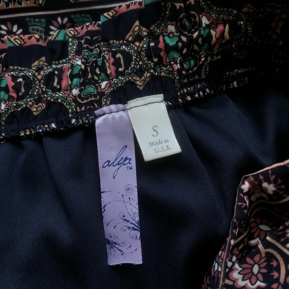 Francesca’s Elephant Printed Skirt w Pockets - Picture 4 of 5